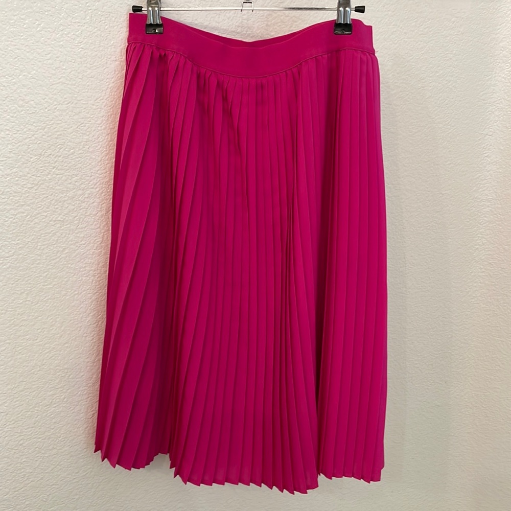 Fuchsia pleated skirt